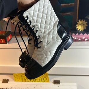 Elegant Women's Quilted Lace-Up Boots - Black & White 39